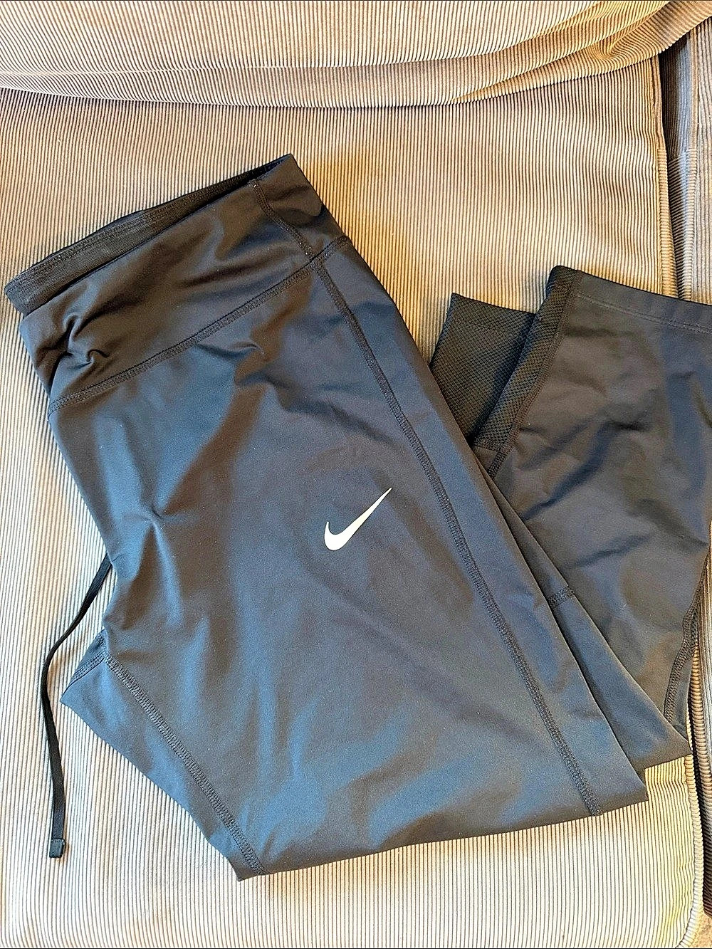 Nike Pro Mid-Rise Crop Mesh-Panel Leggings Black